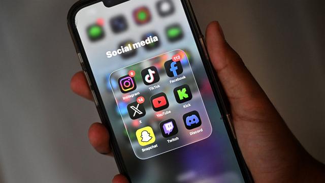 New York mandates warning labels for addictive social media feeds